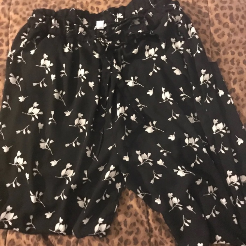 Sheer flower pants with tie